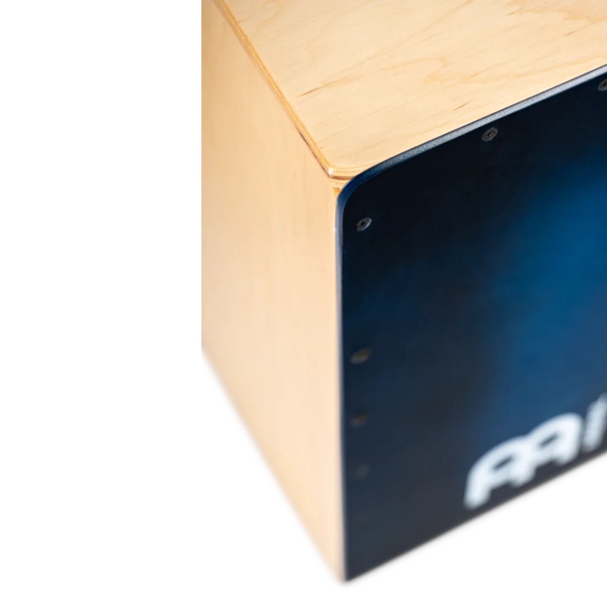 Detail shot of the rounded playing-edge corners on the Meinl Snarecraft Cajon for comfortable performance.