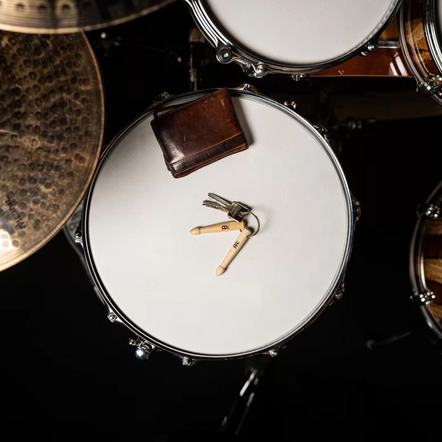 Meinl Drumstick Keyring SB506 with two miniature maple drumsticks displayed on a snare drum.